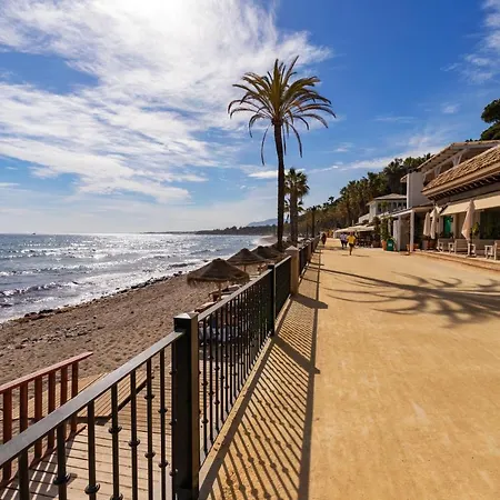 751, Renovated 2 Beedroom Apartment, Second Line Of The Beach, Wifi, Parkinging