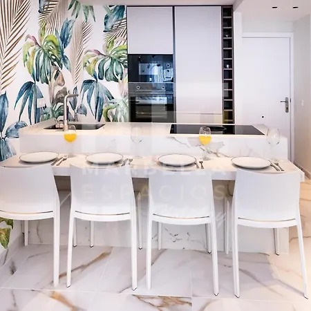 751, Renovated 2 Beedroom Apartment, Second Line Of The Beach, Wifi, Parkinging Apartment