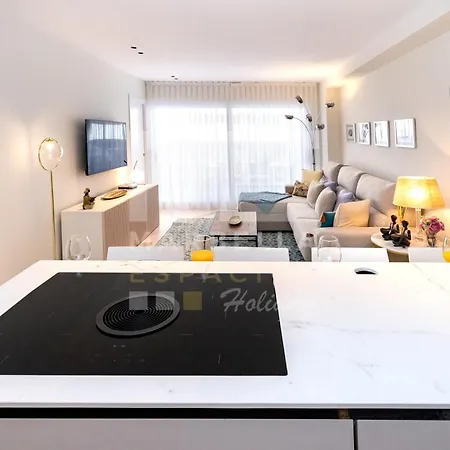 Apartment 751, Renovated 2 Beedroom Apartment, Second Line Of The Beach, Wifi, Parkinging Marbella